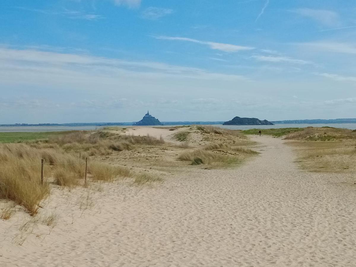 Gite Les Trefles Proche De La Plage En Baie Du Mont St Michel 卡罗勒 外观 照片